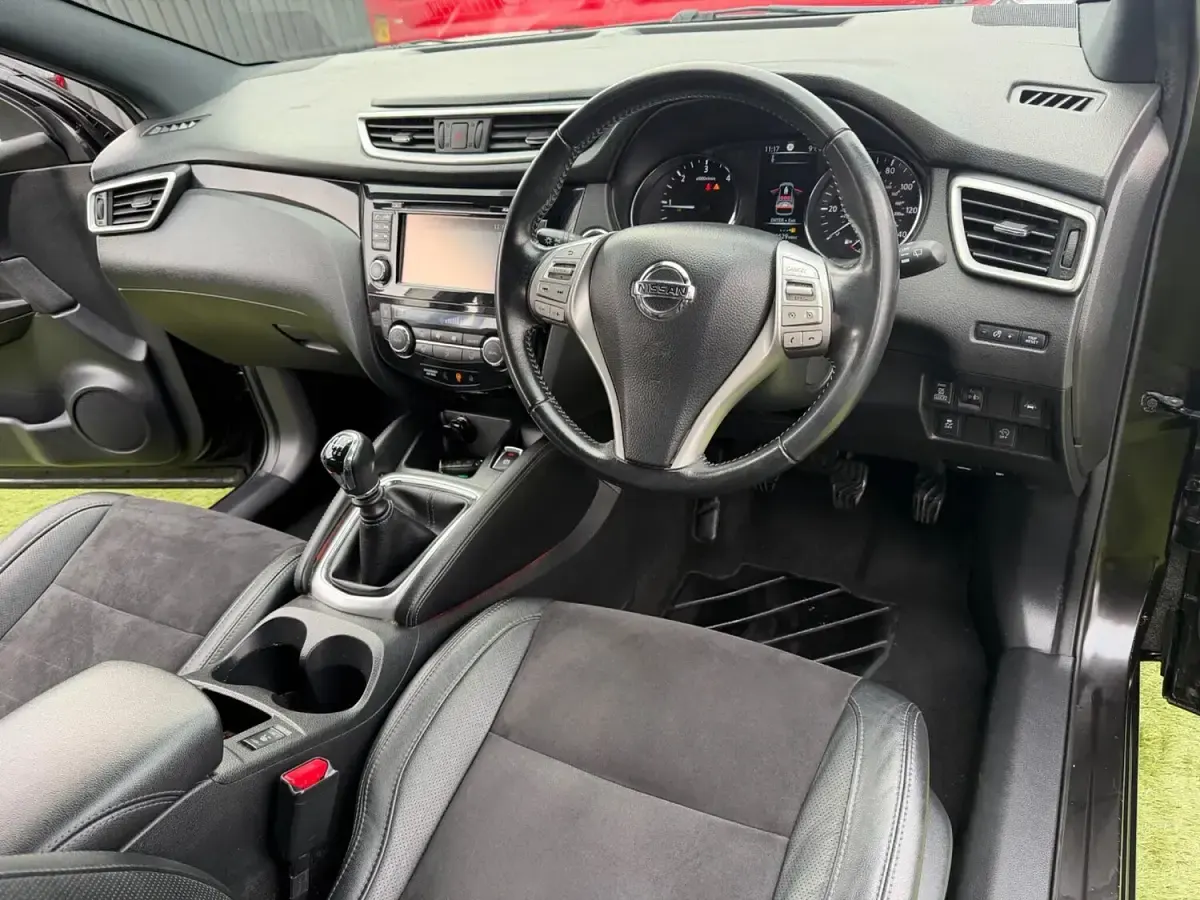 Used Nissan Qashqai N-Vision 130 HP (95 kW) 2017 Black SUV