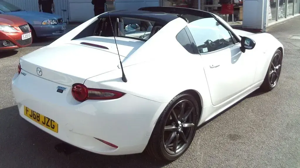Used Mazda MX5 160 HP (117 kW) 2018 White Cabriolet