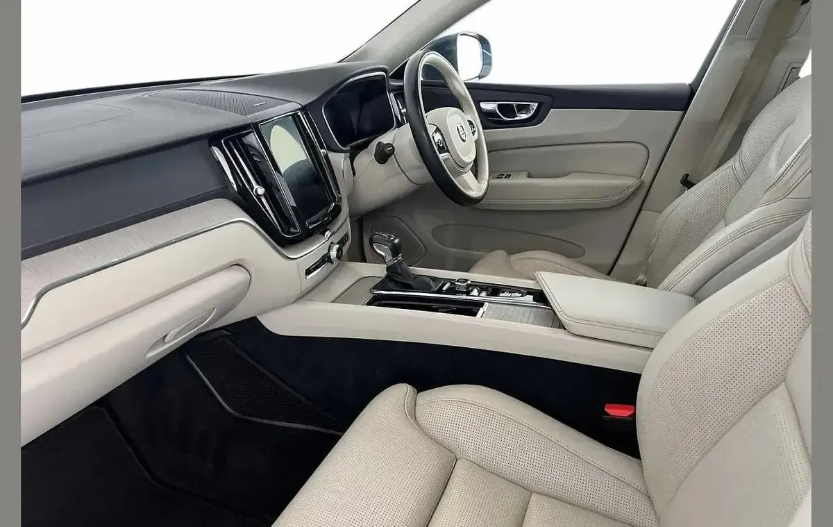Used Volvo XC60 Inscription 235 HP (172 kW) 2018 Denim blue SUV