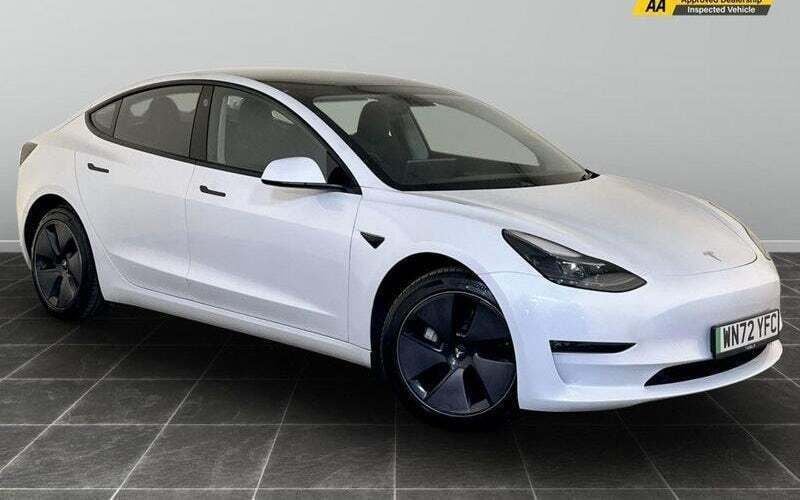 White Used 2022 Tesla Model 3 Long Range Sedan | £17,995 (Fair price) - Image 1/2