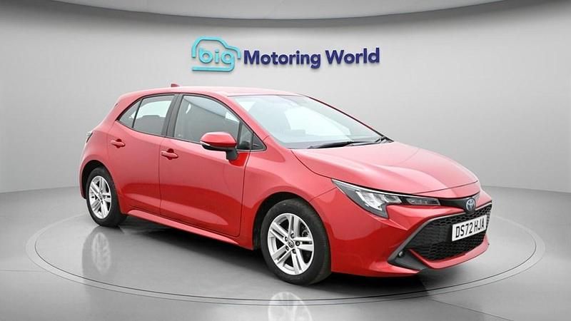 Used Toyota Corolla 140 HP (102 kW) 2023 Red Hatchback