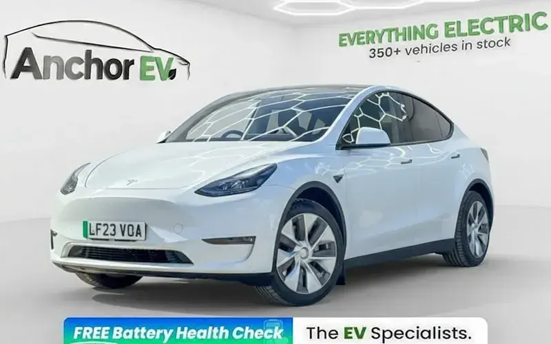 Używany Tesla Model Y Long Range AWD 286 kW (389 KM) 2025 SUV
