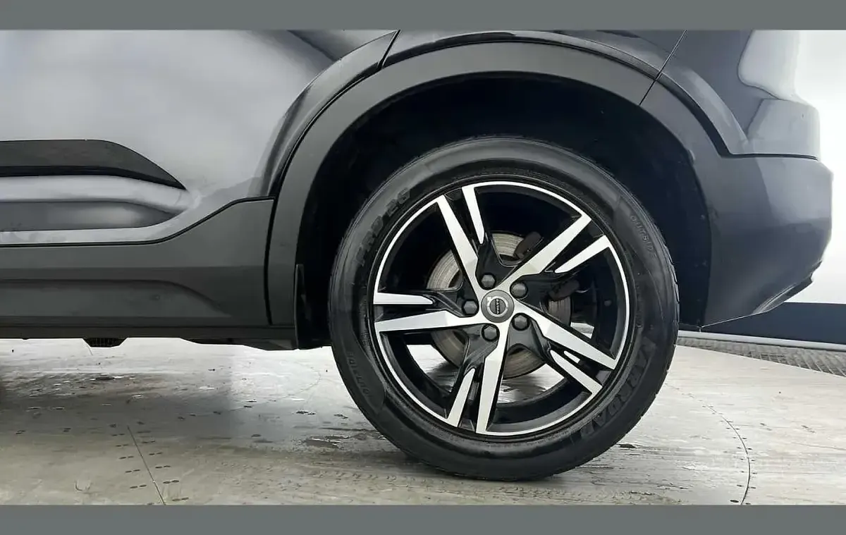 Used Volvo XC40 R-Design 194 HP (142 kW) 2021 Black SUV