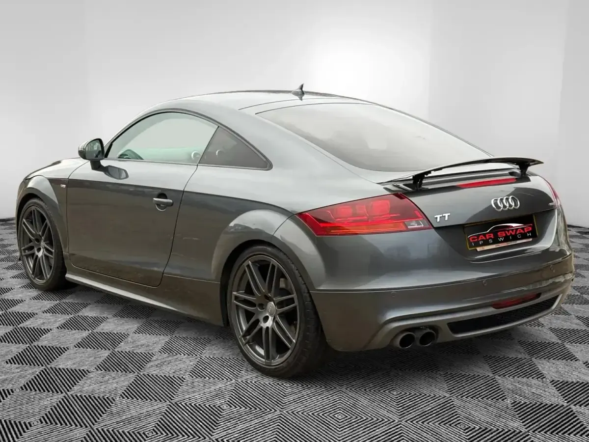 Begagnad Audi TT Black Edition 170 HK (125 kW) 2013 Grå Sportkupé