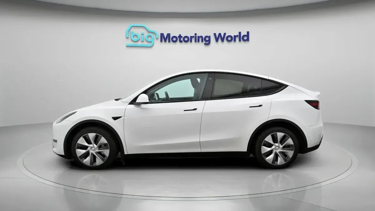Used Tesla Model Y Long Range AWD 378 kW (514 HP) 2022 White SUV