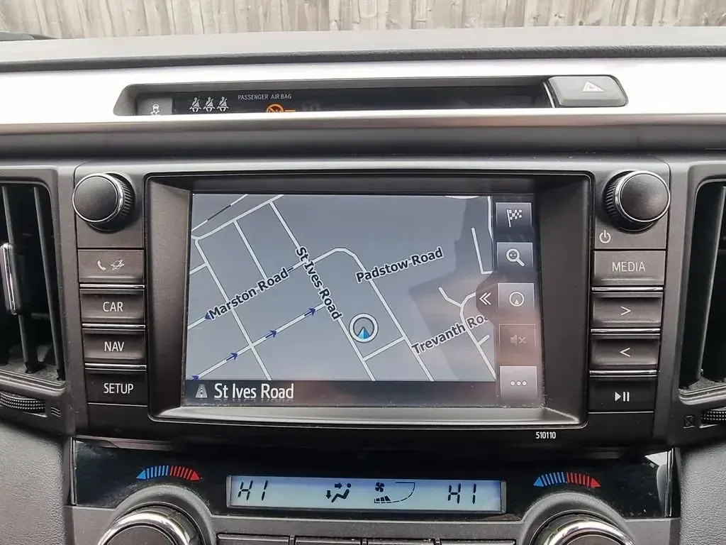 Begagnad Toyota RAV4 Design 197 HK (144 kW) 2018 Blå SUV