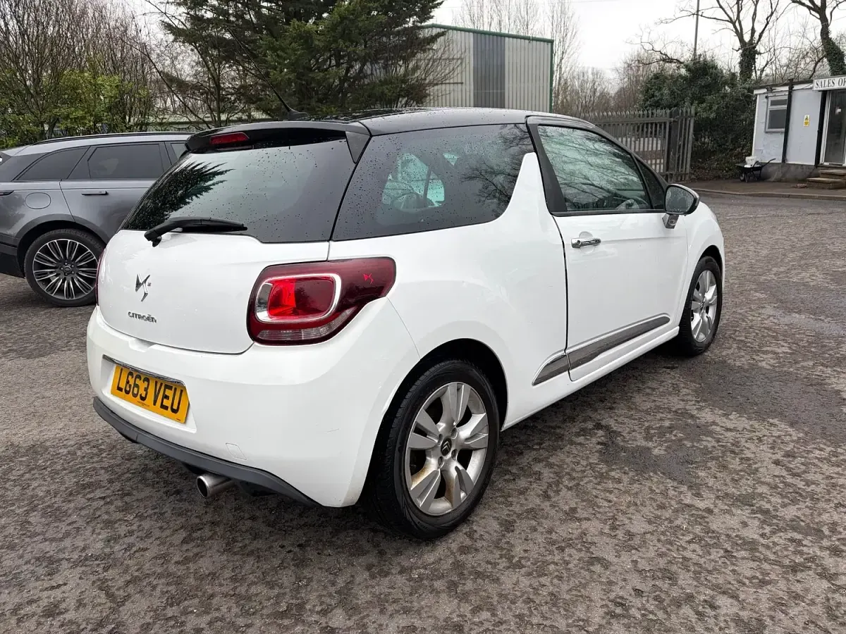 Used Citroën DS3 90 HP (66 kW) 2013 White Hatchback