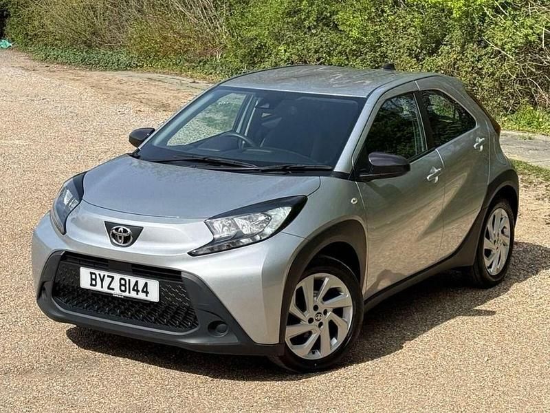 Used Toyota Aygo X PURE 72 HP (52 kW) 2023 Silver SUV