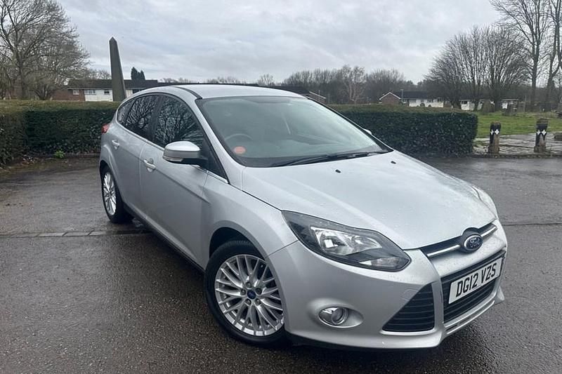 Used Ford Focus Zetec 125 HP (91 kW) 2012 Silver Hatchback