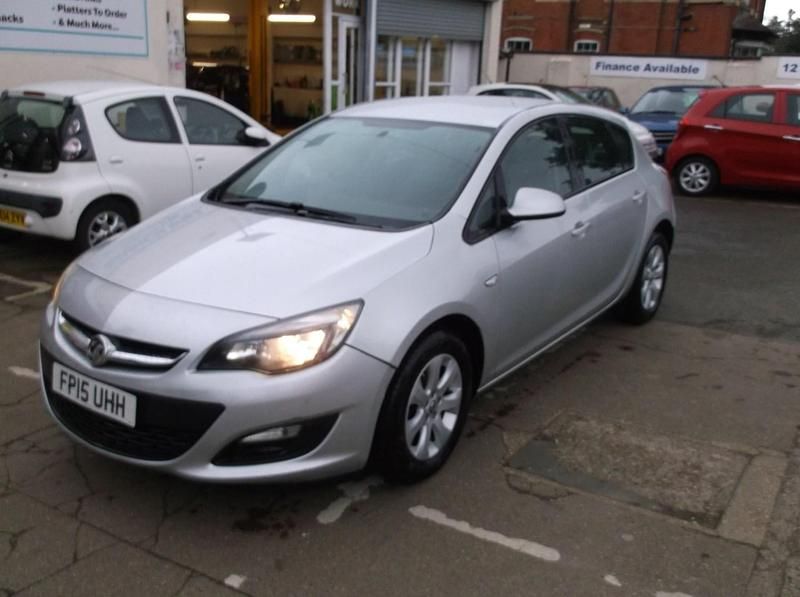 Used Vauxhall Astra Design Edition 2015 Silver Hatchback