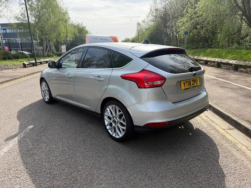 Used Ford Focus Zetec 125 HP (91 kW) 2018 Silver Hatchback