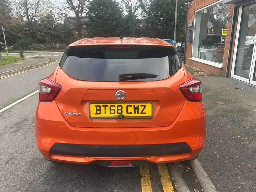 Begagnad Nissan Micra N-Connecta 90 HK (66 kW) 2018 Orange Halvkombi