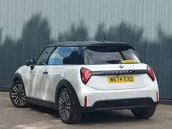 Used Mini Cooper Classic 204 HP (150 kW) 2024 White Hatchback