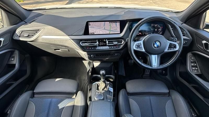 Usado BMW 118 M Sport 134 HP (98 kW) 2023 Branco Citadino