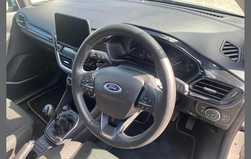 Used Ford Fiesta Titanium 99 HP (72 kW) 2023 Silver Hatchback