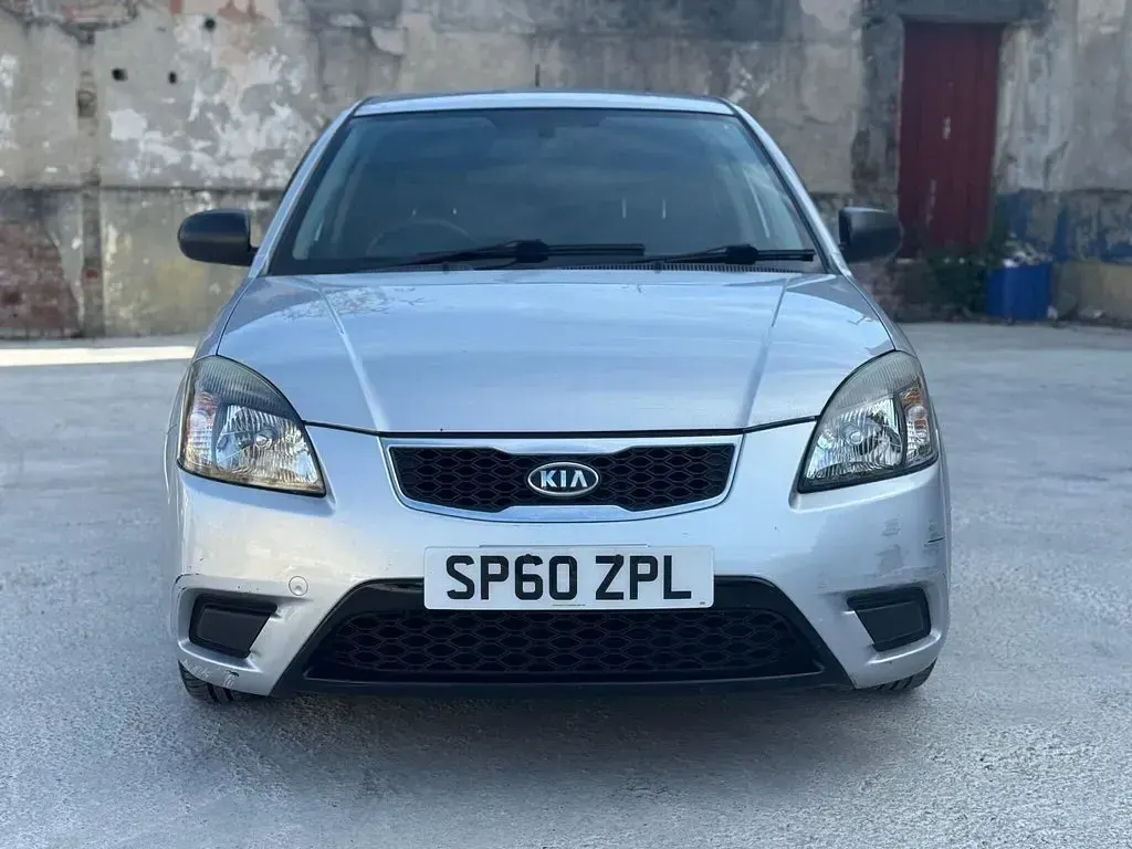 Used Kia Rio 2010 Silver Hatchback