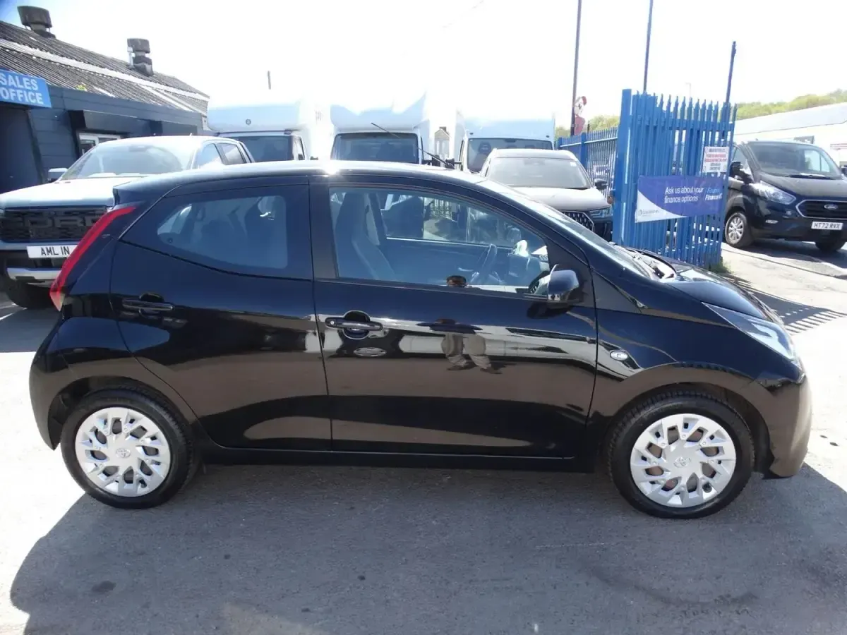 Usado Toyota Aygo X-play 2021 Preto Citadino