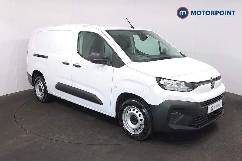 White New 2025 Citroën Berlingo MPV | £16,299 (Super price) - Image 1/4
