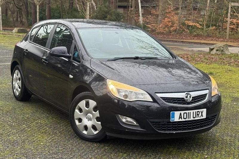 Used Vauxhall Astra 115 HP (84 kW) 2011 Black Hatchback