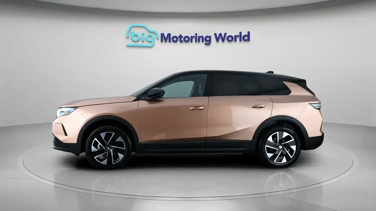 Used Vauxhall Grandland X GSe 145 HP (106 kW) 2025 Brown SUV