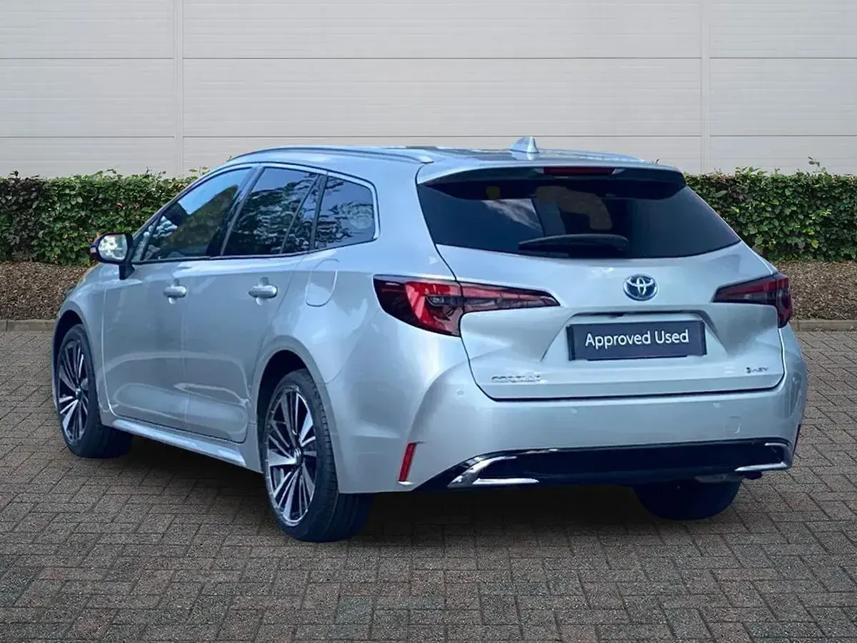 Used Toyota Corolla Design 140 HP (102 kW) 2025 Silver Estate
