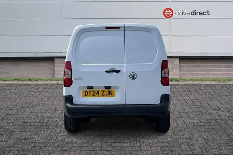 Used Vauxhall Combo S 100 HP (73 kW) 2024 White MPV