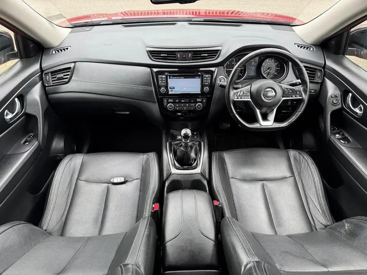 Used Nissan X-Trail Tekna 130 HP (95 kW) 2017 Red SUV