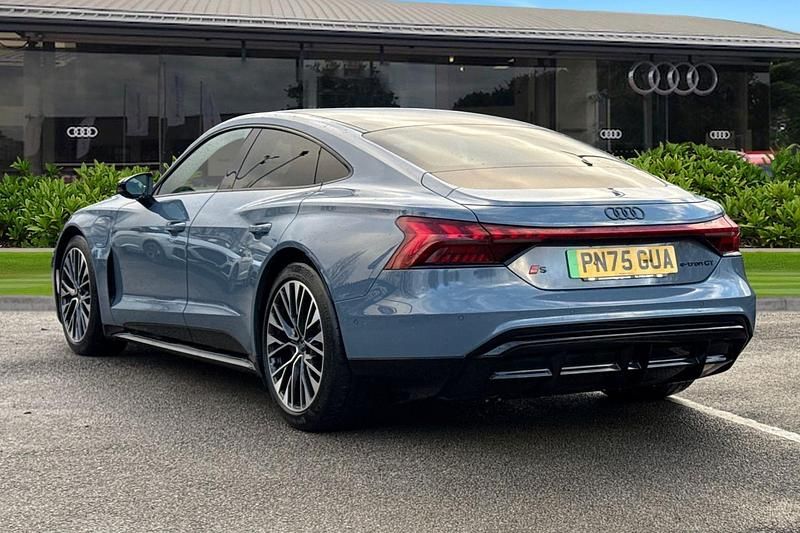 New Audi e-tron GT quattro Comfort 434 kW (591 HP) 2025 Grey Sedan