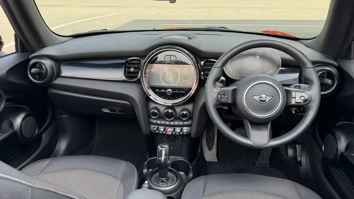 Usado Mini Cooper Classic 134 CV (98 kW) 2023 Rojo Utilitario