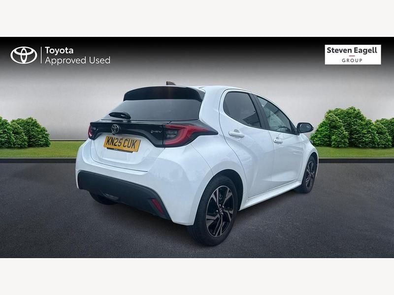 Used Toyota Yaris Hybrid Design 116 HP (85 kW) 2025 White Hatchback