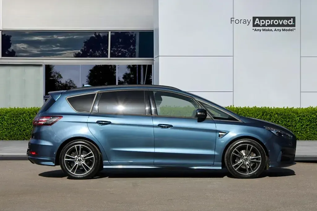 Used Ford S-MAX ST-Line 190 HP (139 kW) 2023 Chrome blue MPV