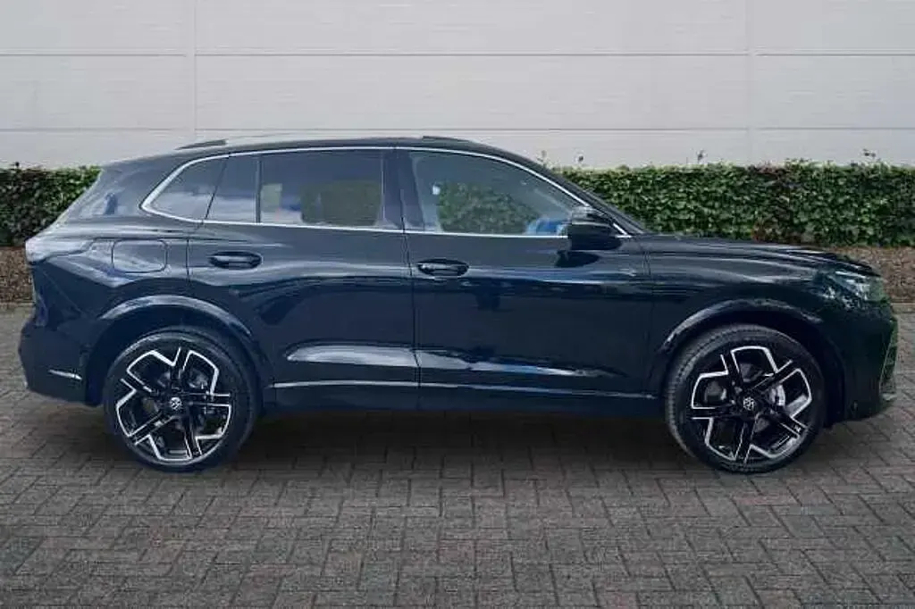 New VW Tiguan R-line 272 HP (200 kW) 2026 Grenadilla black SUV