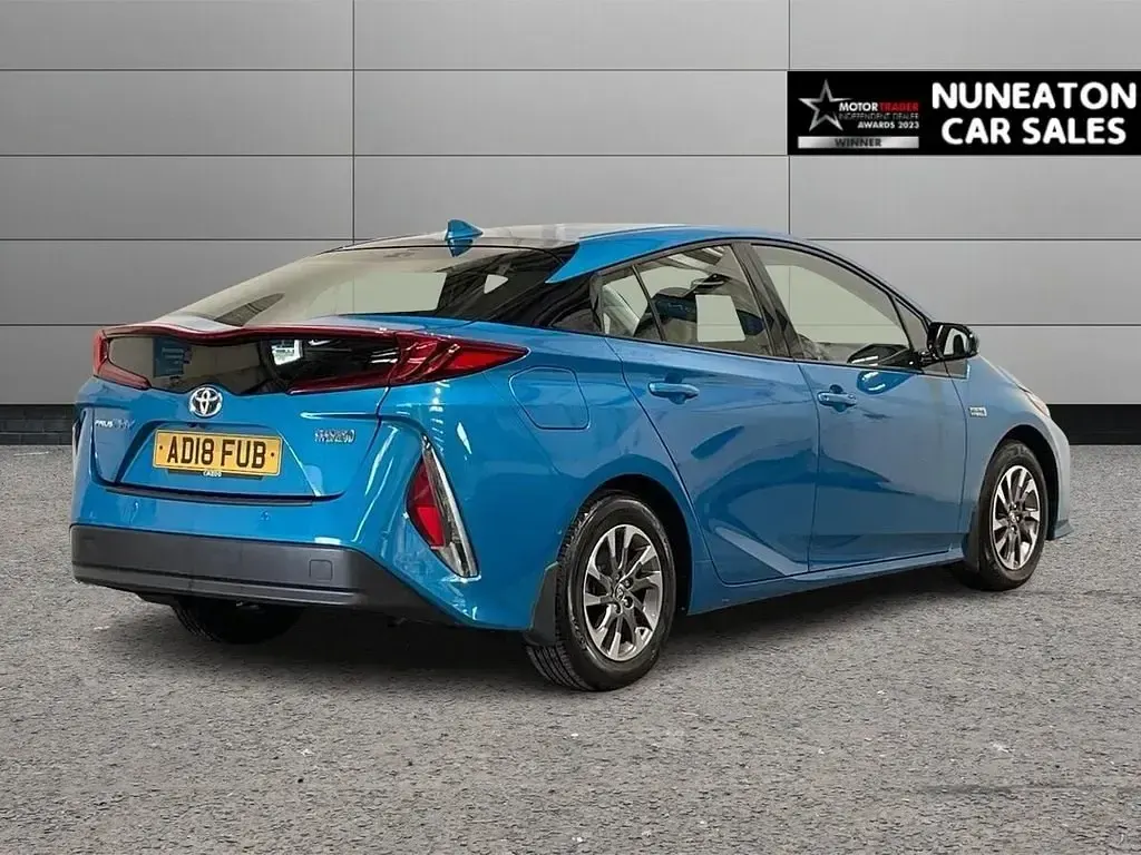 Używany Toyota Prius 122 KM (89 kW) 2018 Niebieski Hatchback