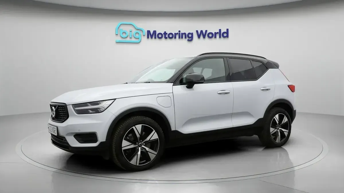 Used Volvo XC40 Plus 208 HP (152 kW) 2022 Silver SUV