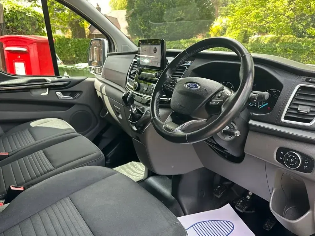 Usado Ford Transit Custom Limited 130 HP (95 kW) 2018 Prateado Van