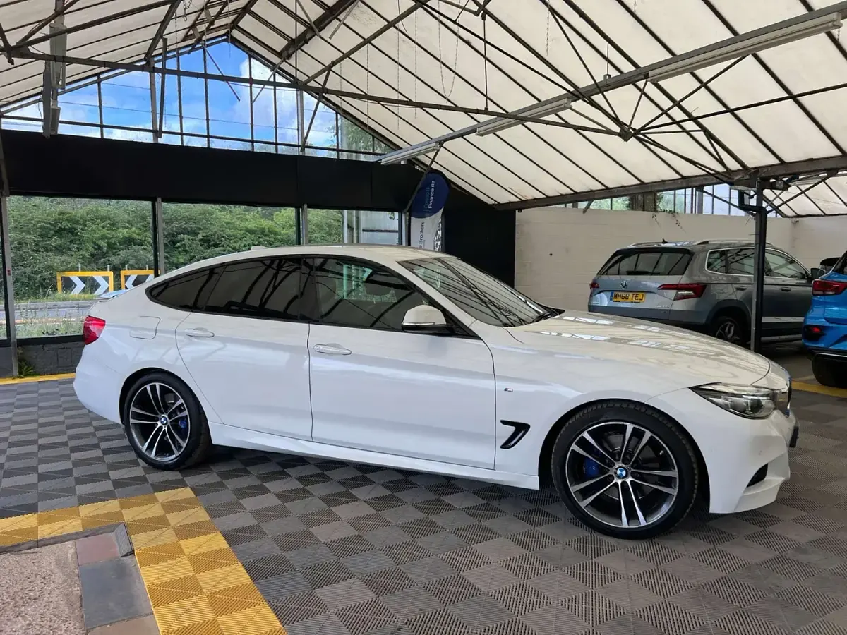 Used BMW 320 M Sport 2018 White Hatchback