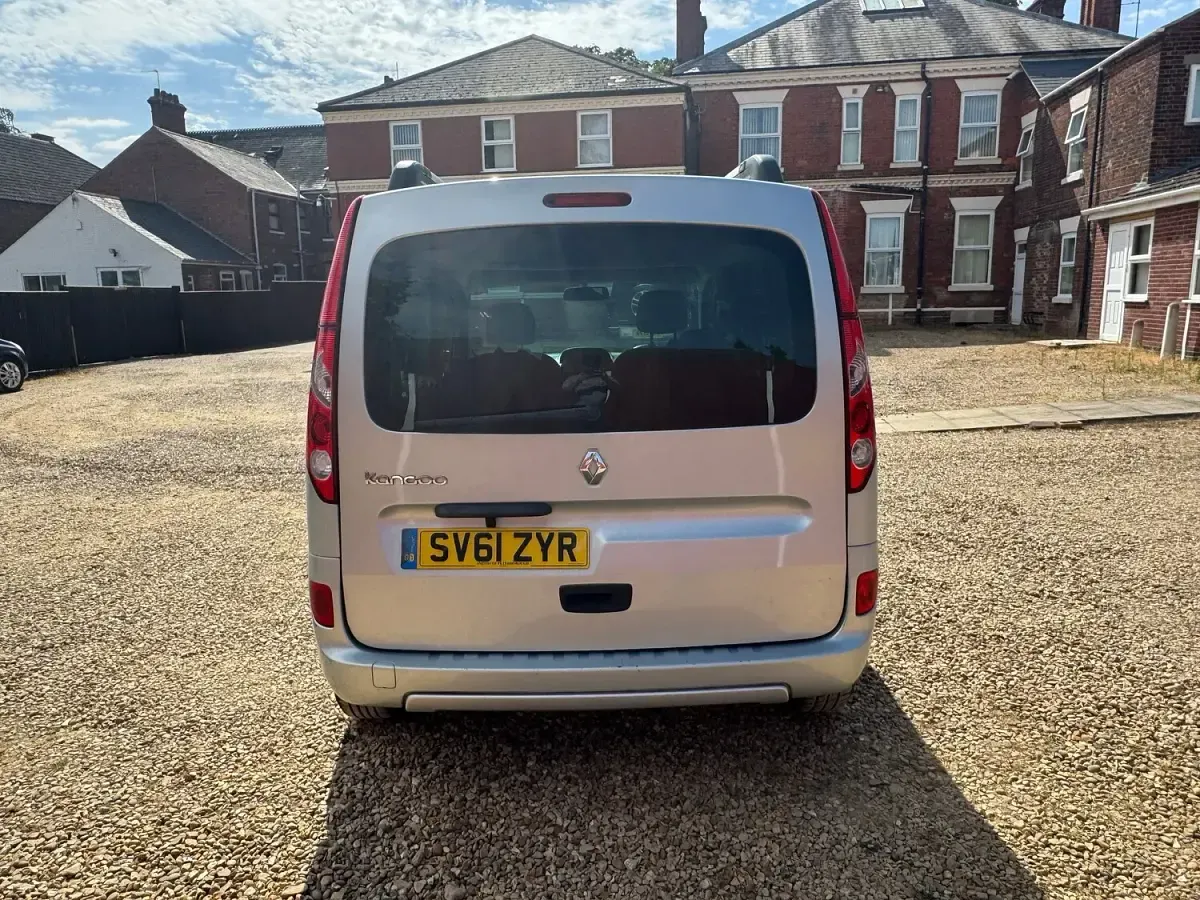 Used Renault Kangoo Dynamique 90 HP (66 kW) 2011 Grey MPV