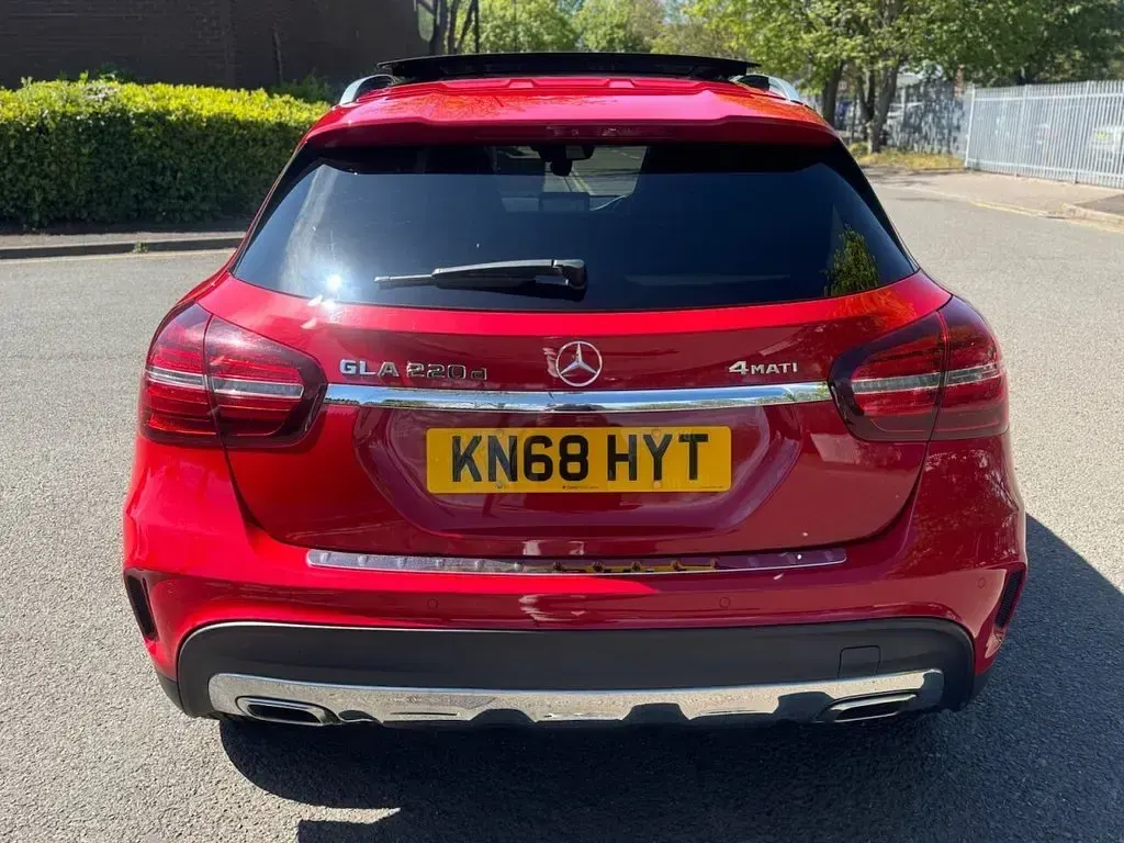 Käytetty Mercedes GLA220 AMG line 2018 Punainen Katumaasturi
