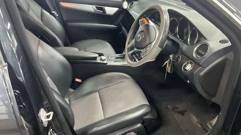 Used Mercedes C180 156 HP (114 kW) 2011 Black Sedan