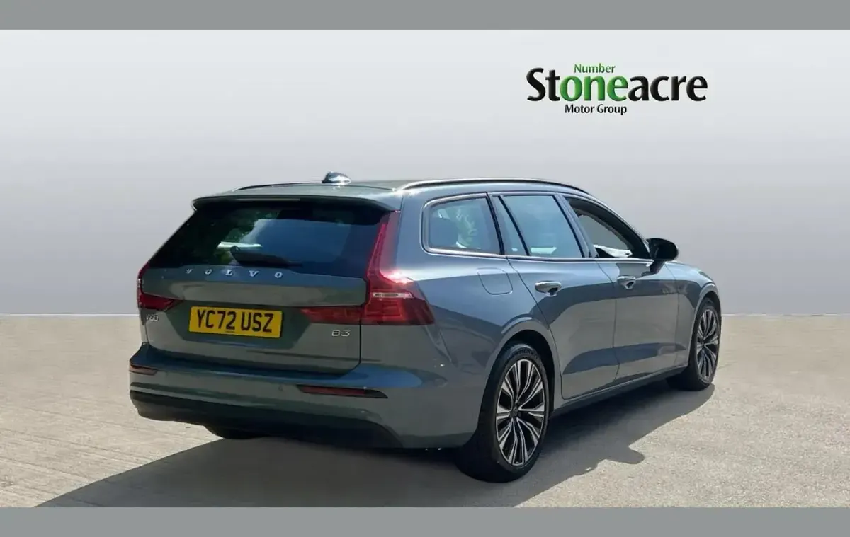 Usado Volvo V60 Core 161 CV (118 kW) 2022 Gris Familiar