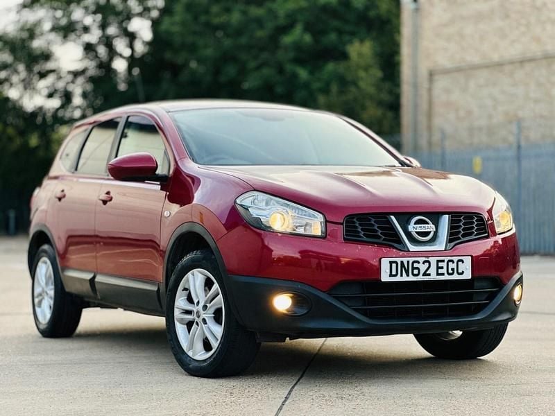 Red Used 2012 Nissan Qashqai +2 Acenta SUV | £2,995 (Fair price) - Image 1/4