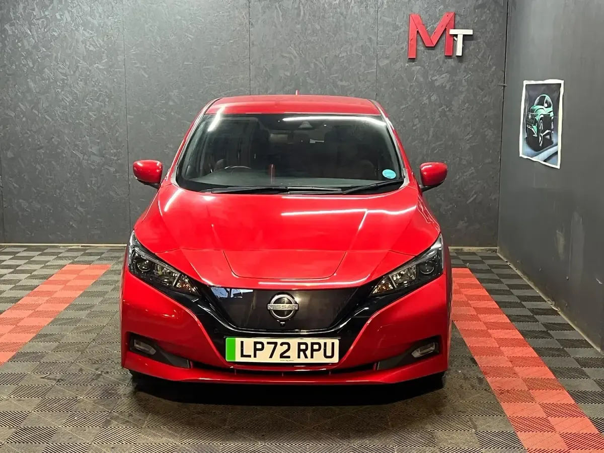Gebraucht Nissan Leaf N-Connecta 160 kW (218 PS) 2022 Rot Kleinwagen