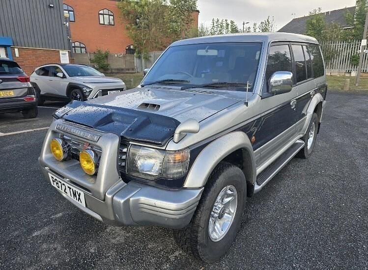 Used Mitsubishi Pajero 140 HP (102 kW) 2000 Silver/blue SUV