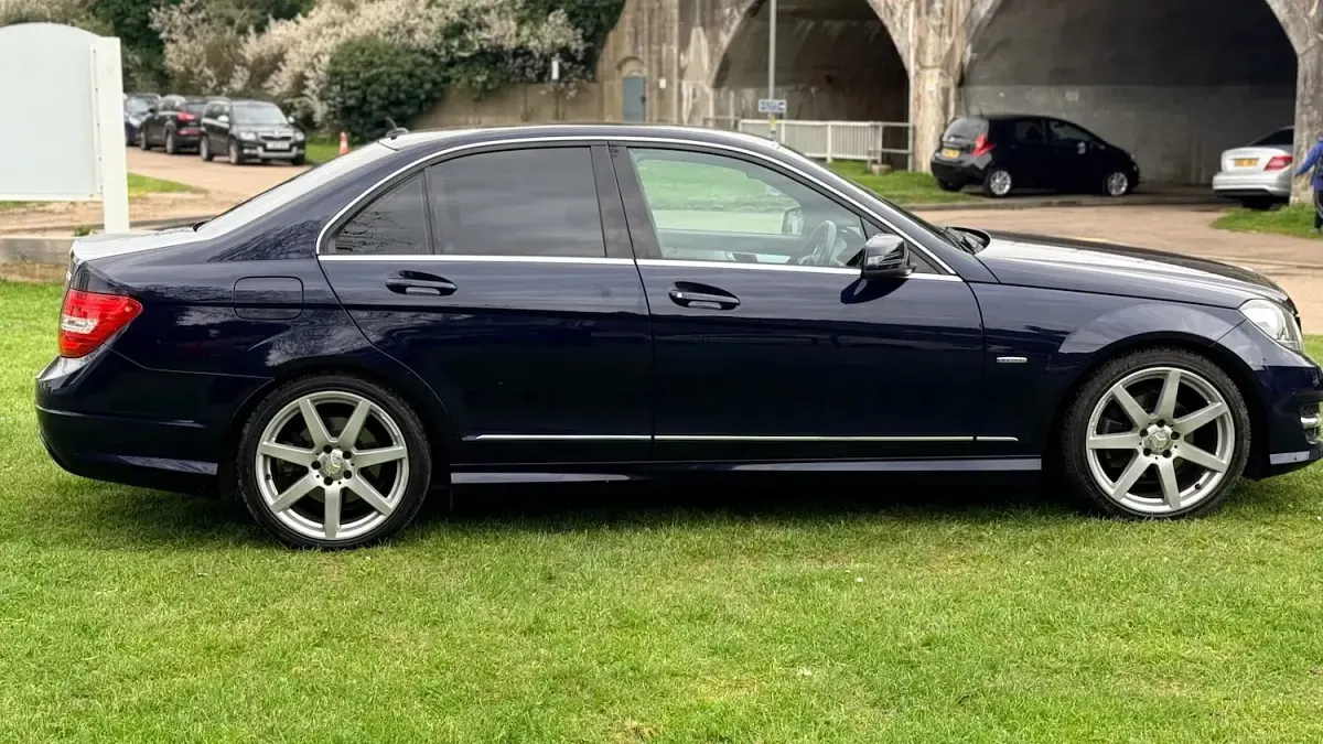 Used Mercedes C220 2013 Blue Sedan