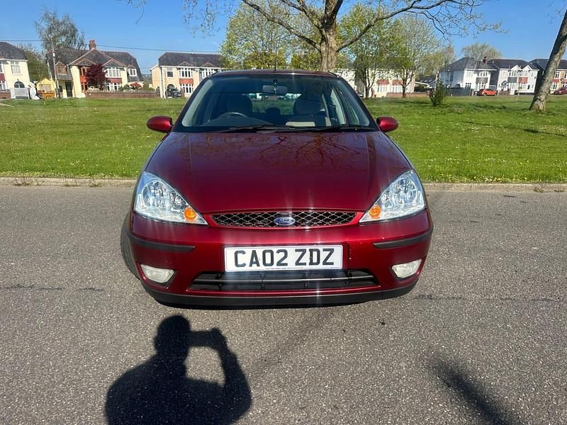 Used Ford Focus Ghia 99 HP (72 kW) 2002 Red Hatchback