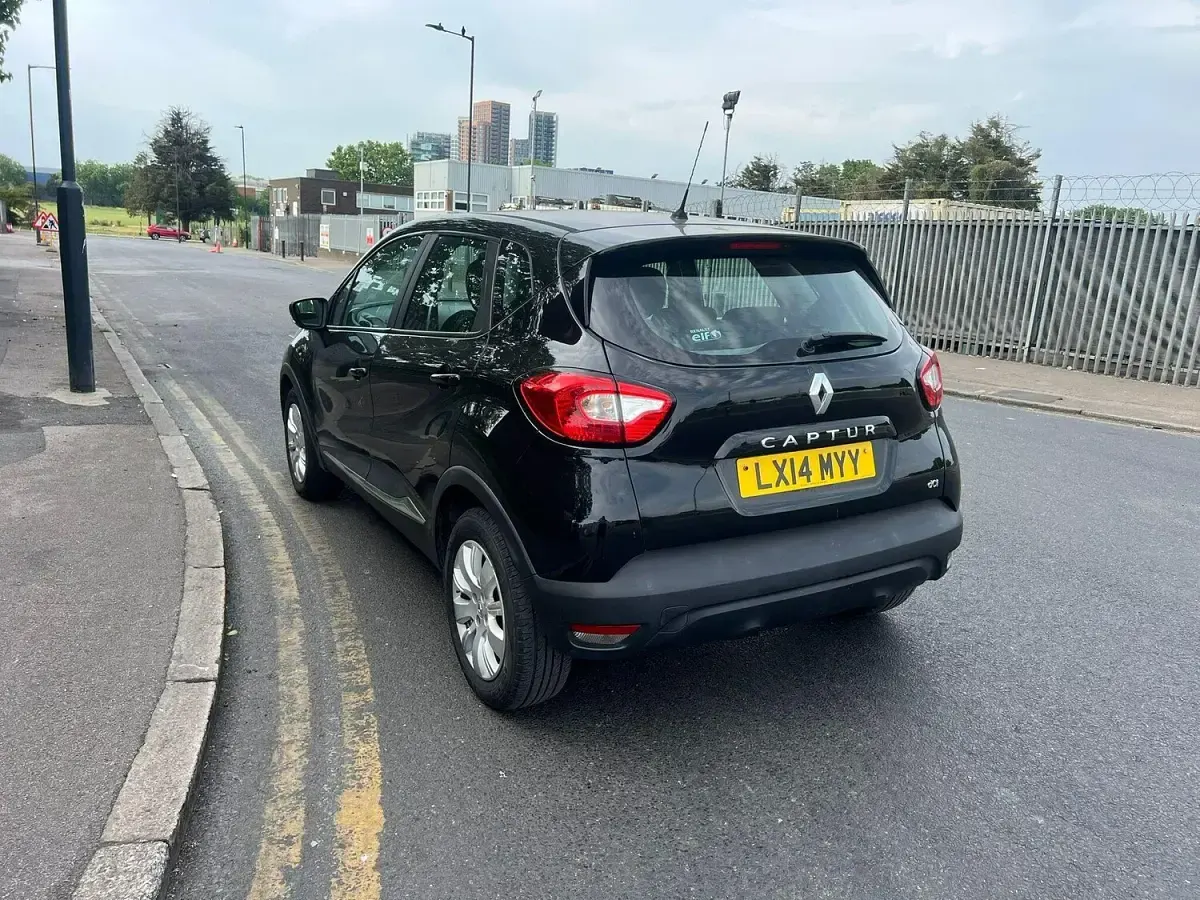 Used Renault Captur Expression+ 90 HP (66 kW) 2014 Black SUV