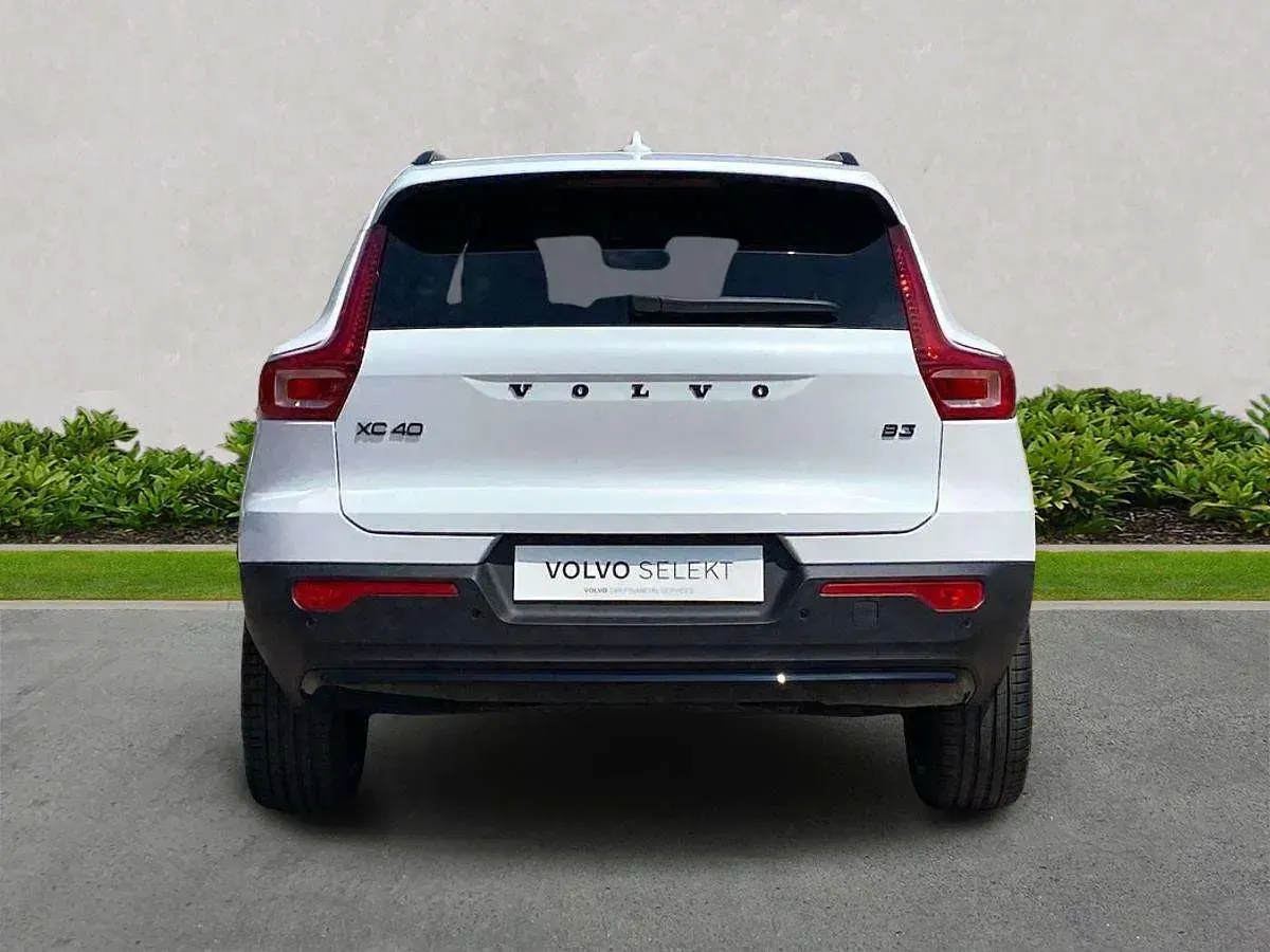 New Volvo XC40 Plus 161 HP (118 kW) 2026 Crystal white SUV