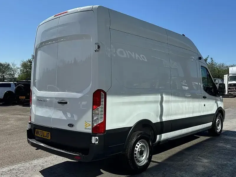 Usado Ford Transit 130 HP (95 kW) 2023 Branco Van