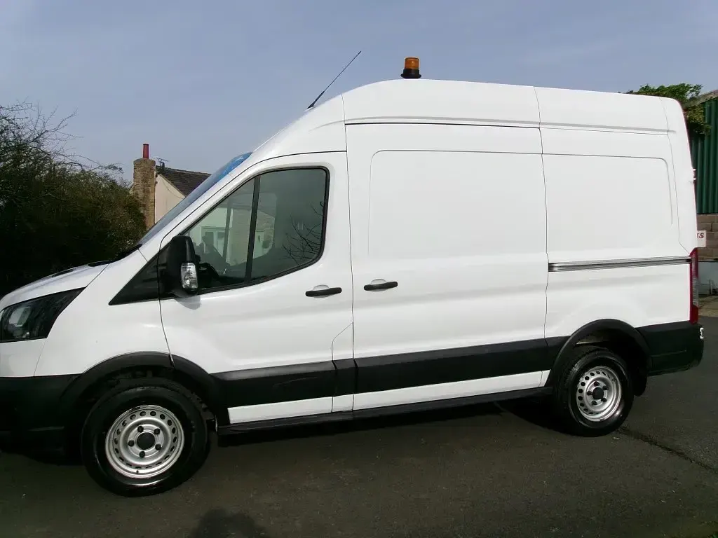 Usado Ford Transit 130 HP (95 kW) 2020 Branco Van