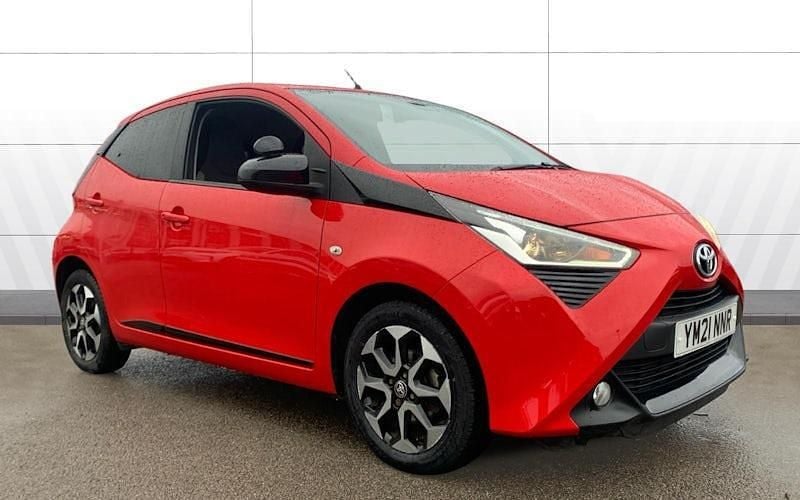 Used Toyota Aygo Trend 72 HP (52 kW) 2021 Red Hatchback